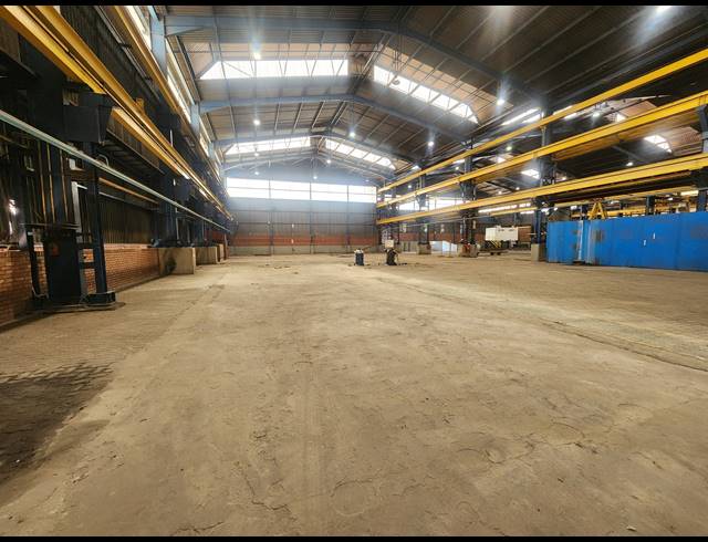 3,240M² WAREHOUSE TO LET IN ROODEKOP